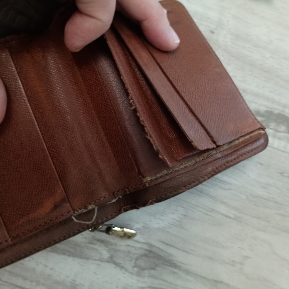 LOUIS VUITTON Monogram Compact Zip Wallet - Picture 6 of 10
